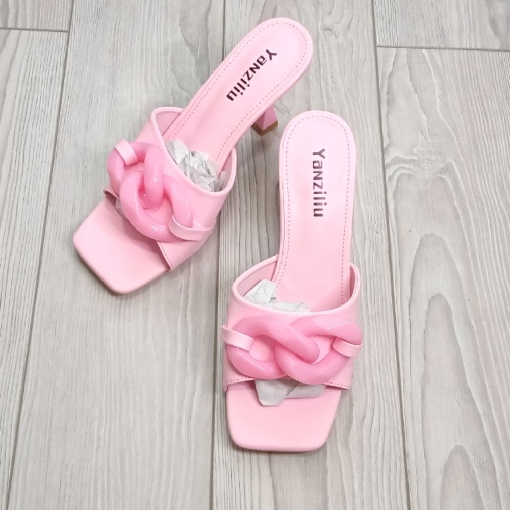 (63-3902)  Yanziliu Sandals Sz 37 (6.5)